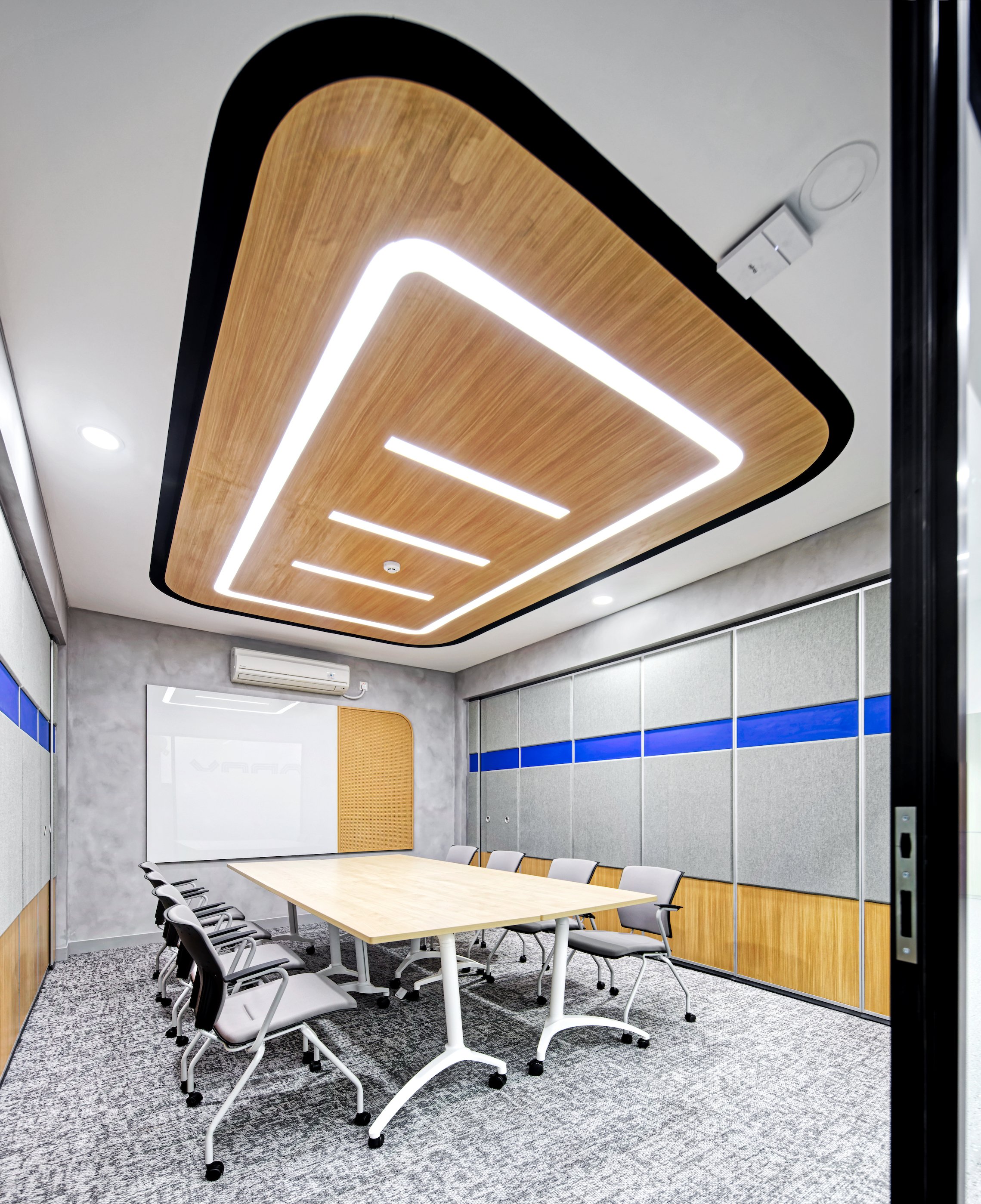 Juda qattiq jinsiy zoravonlik Paypoq kiygan yalangoch qizlarning fotosuratlari